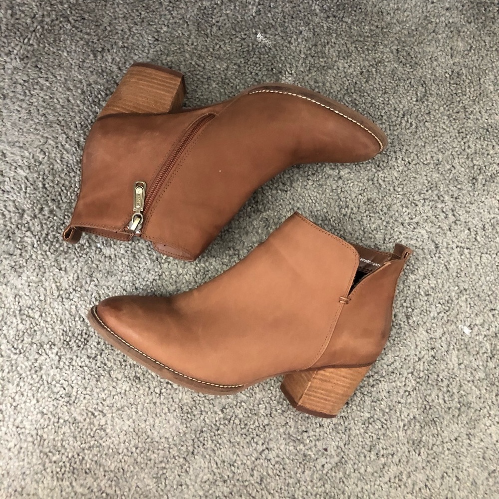 Blondo Tan Ankle Boots - EUC - 9 9.5 🧡